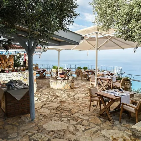 Beyaz Yunus - Adult Only Oludeniz