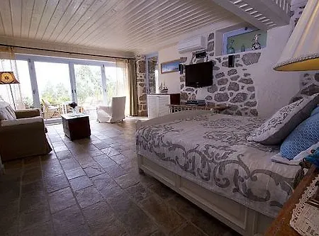 Beyaz Yunus - Adult Only Oludeniz