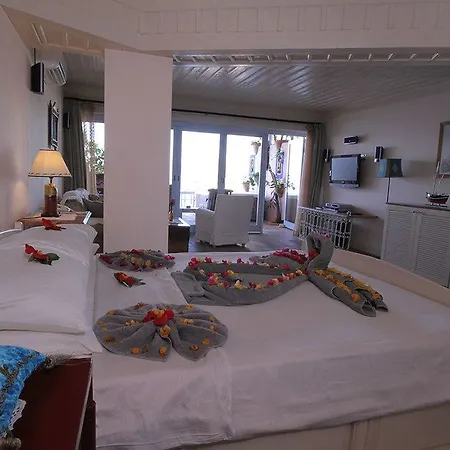 Beyaz Yunus - Adult Only Oludeniz